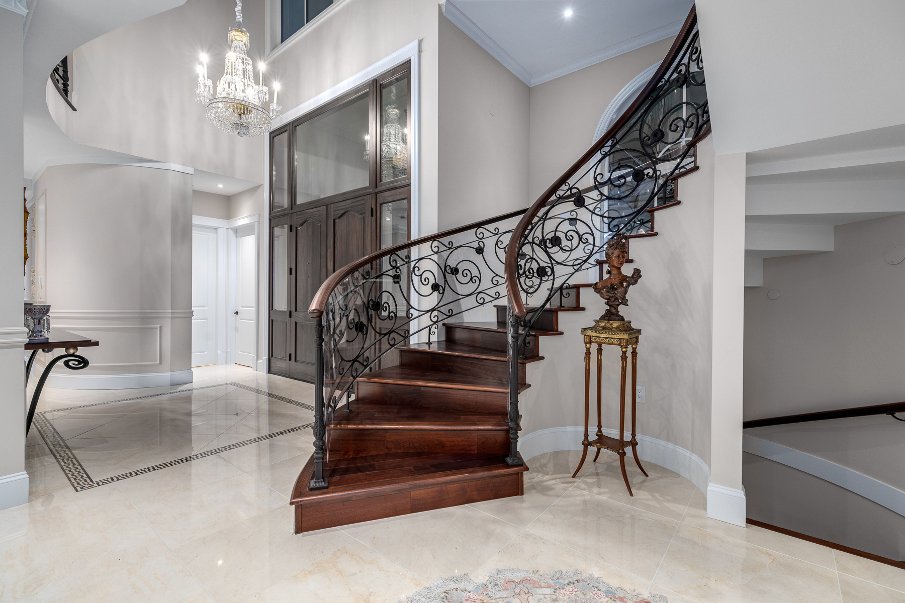 GRAND EUROPEAN CLASSIC LUXURY PROPERTY IN THE BEST BLOCK OF BRITISH PROPERTIES - 1367 Chartwell Dr, West Vancouver